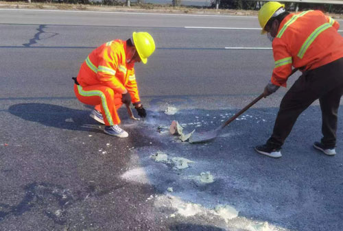 嘉鱼公路下沉注浆加固